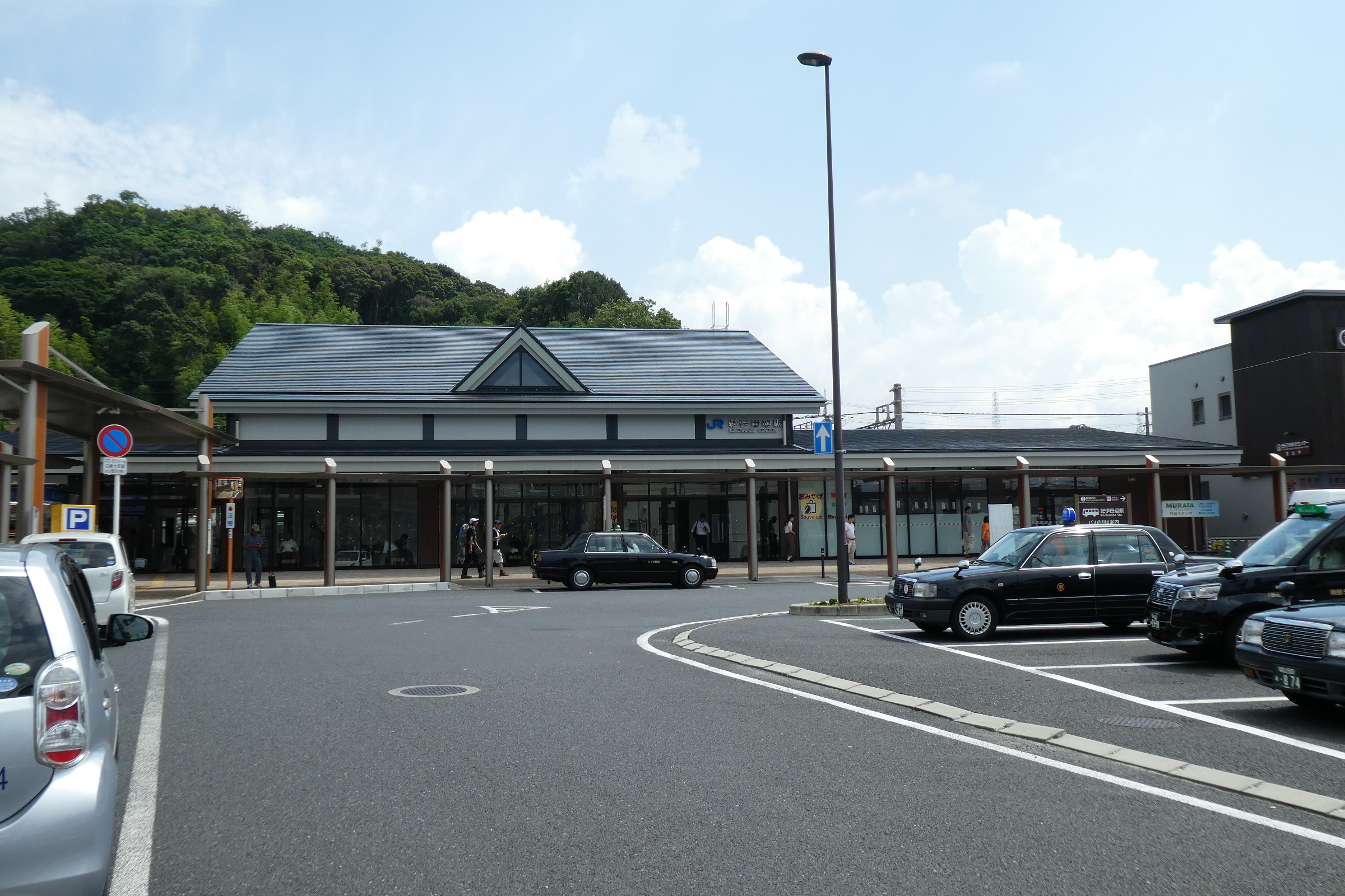 Kii-Tanabe Station building