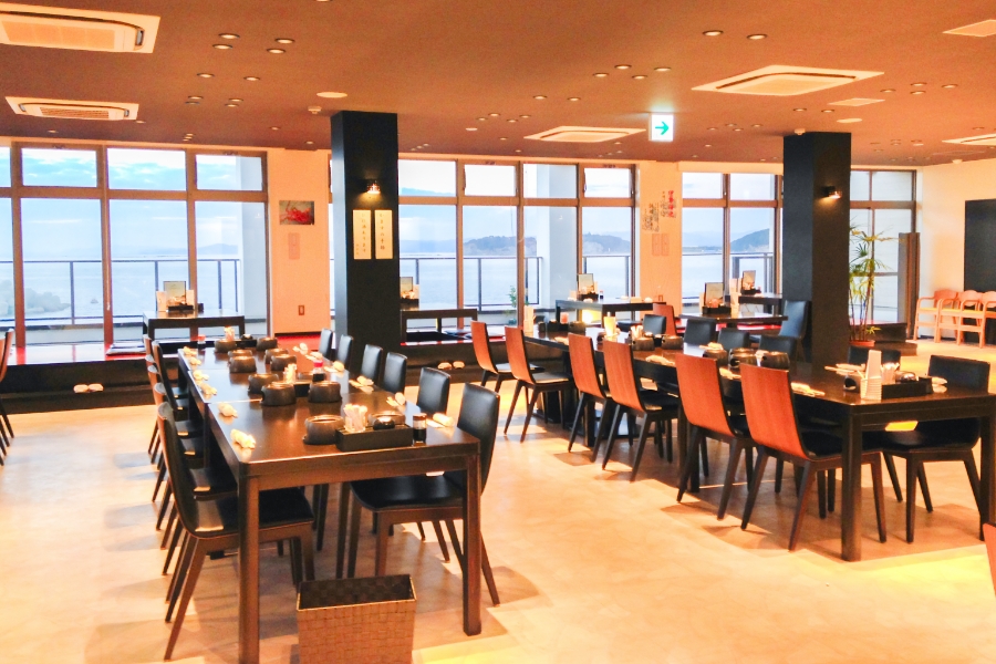 Ocean-view Banya dining room