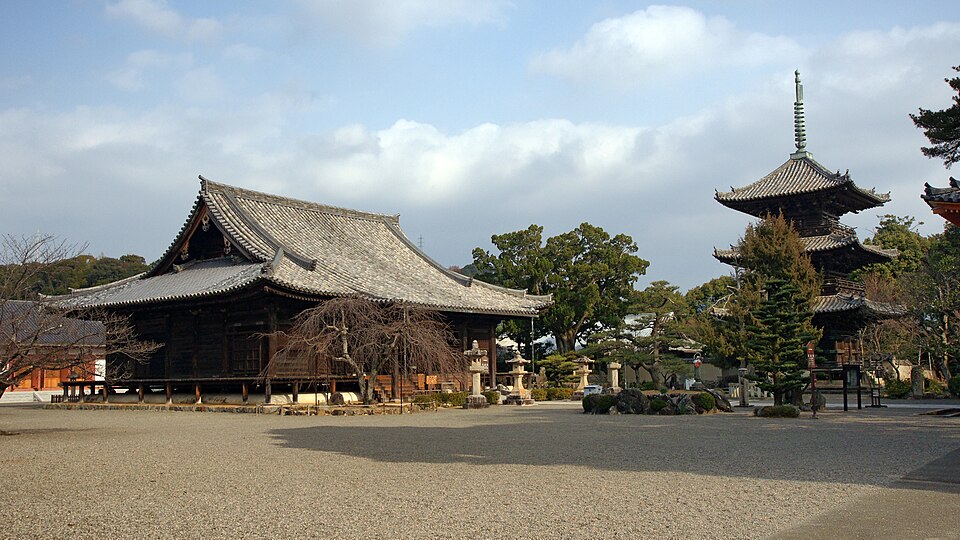 2008年撮影、道成寺の本堂と三重塔