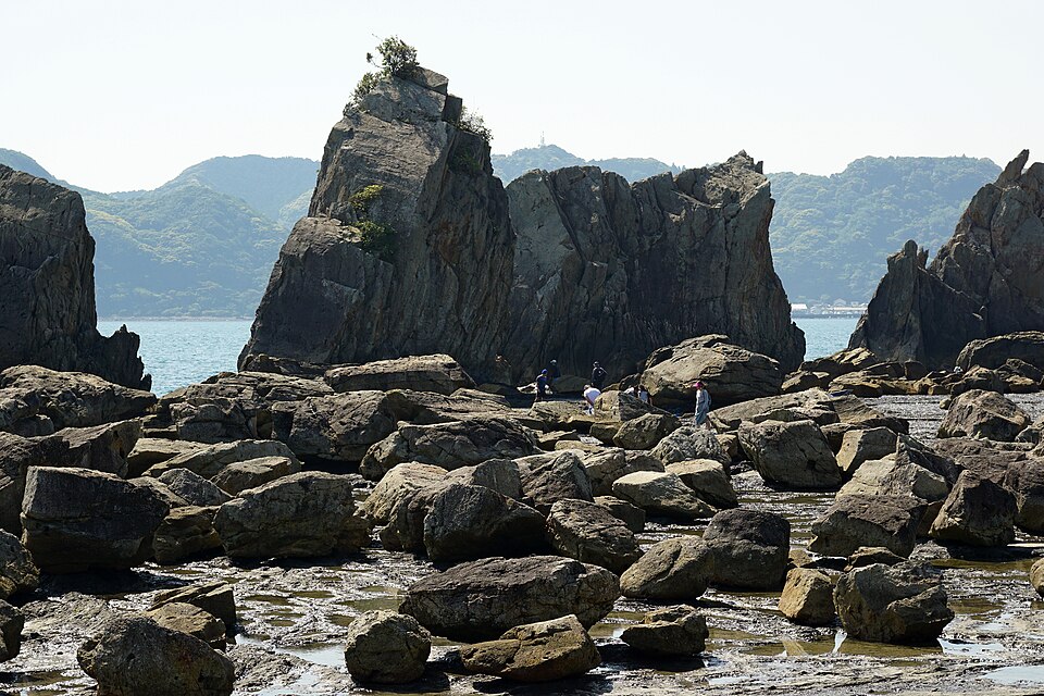 2018年撮影、橋杭岩の岩の形