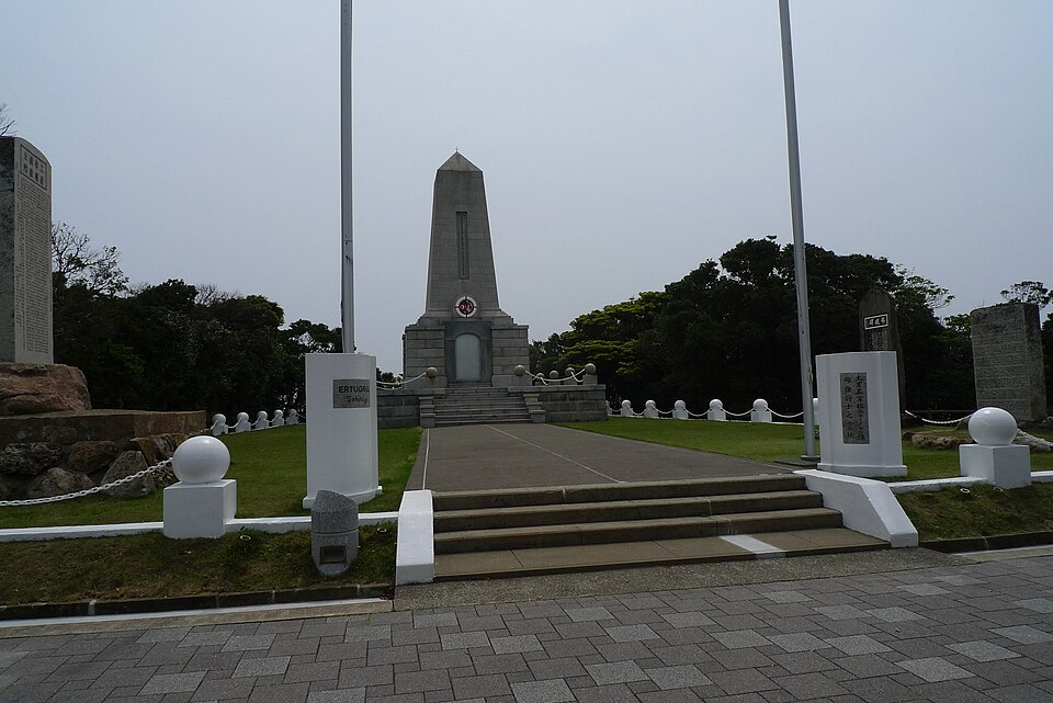 2010년 에르투룰호 위령비