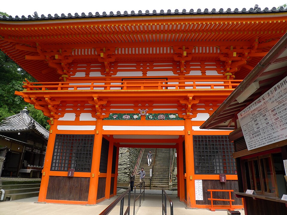 紀三井寺の朱色の楼門