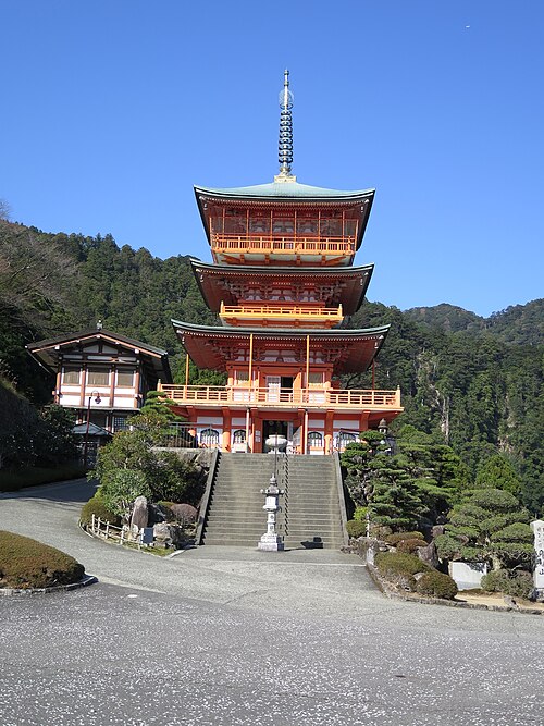 2015年撮影、青岸渡寺の三重塔
