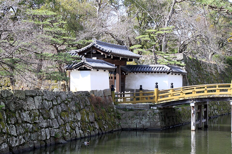 和歌山城の堀に架かる橋と門