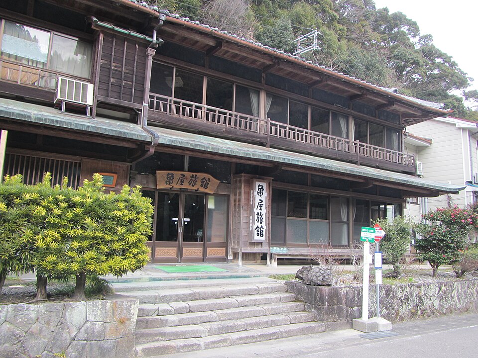 2014年撮影、川湯の旅館街外観